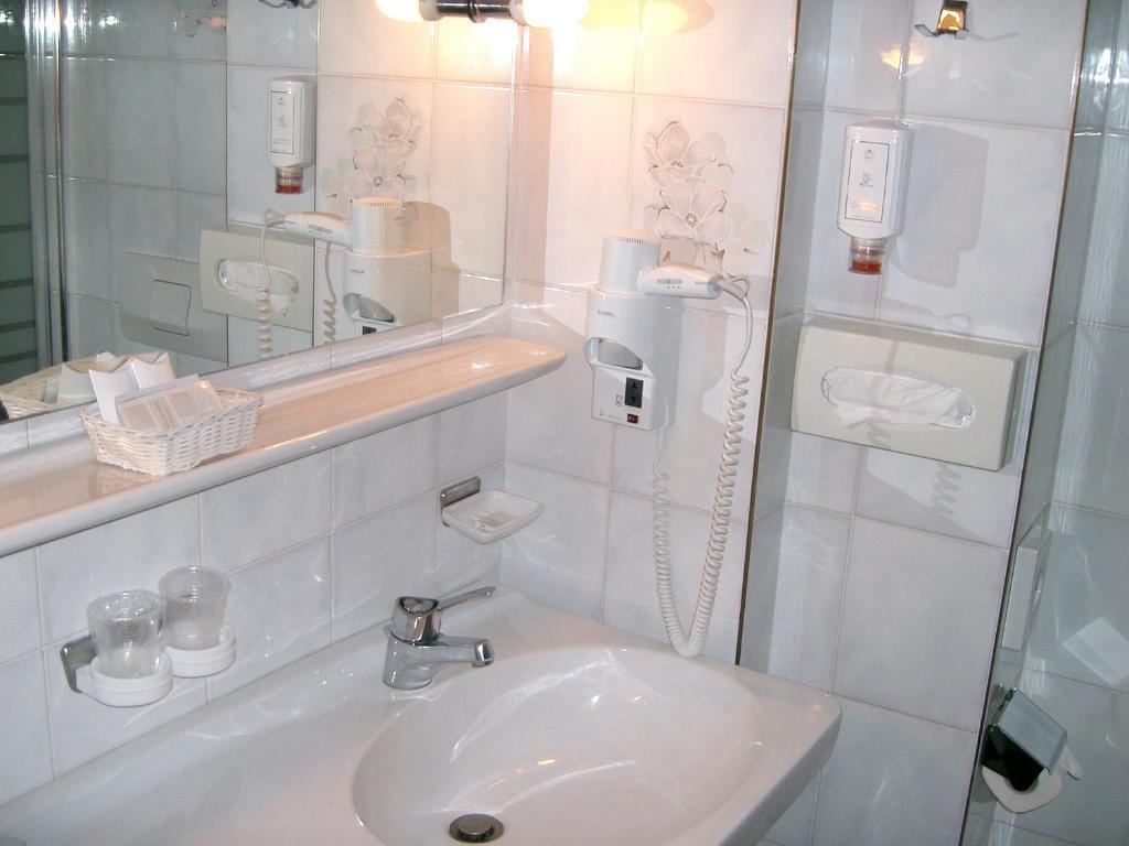 Hotel Tyrol-Alpenhof Seefeld in Tirol Room photo