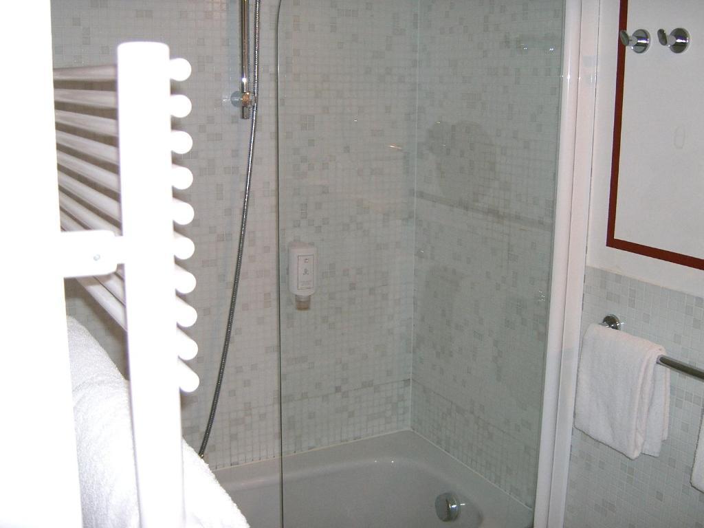 Hotel Tyrol-Alpenhof Seefeld in Tirol Room photo